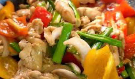 Pad Namman Hoi Kai